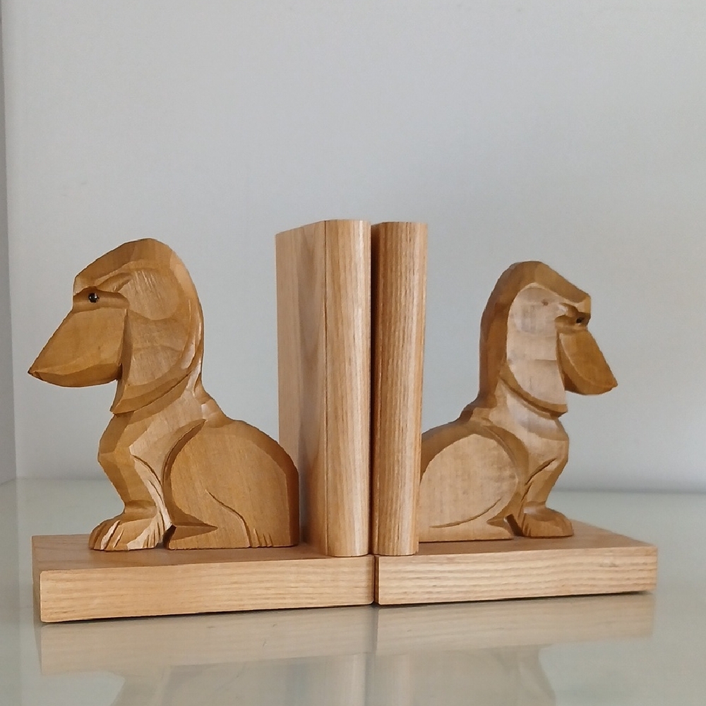 Vintage Hand Carved Wooden Dachshund Dogs Bookend Set